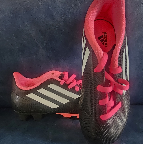 Adidas kids cleats - Picture 1 of 5